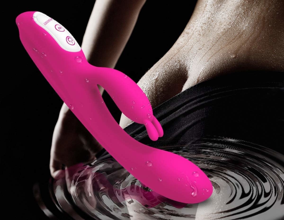 The vibrator being dipped into water
