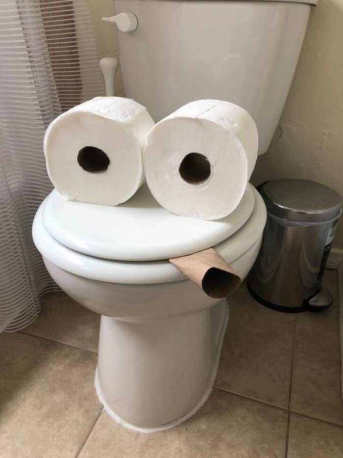 My friends house keeper did this with the toilet paper rolls. I need to  know HOW they did this! This is fascinating! Any ideas? : r/CleaningTips