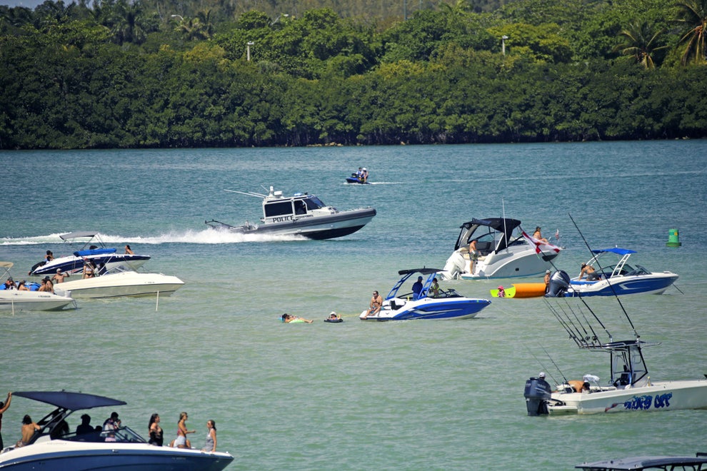 Photos Show Crowds Failing At Social Distancing During Coronavirus Outbreak