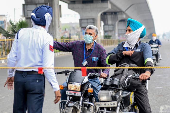 Coronavirus Indian Lockdown Has 1 3 Billion Staying Home