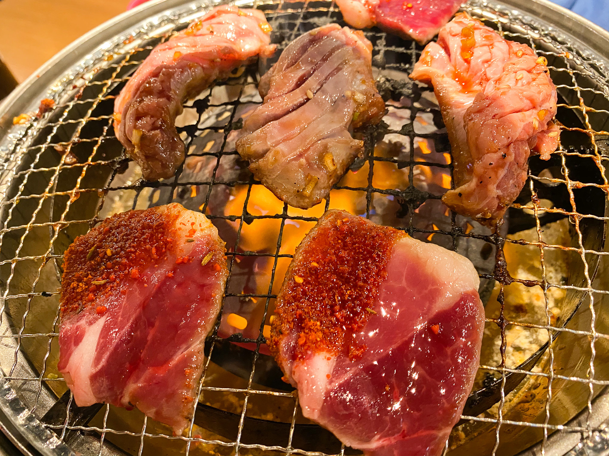 新宿で鬼コスパの焼肉店見つけた 1980円でこんなに食べれるの