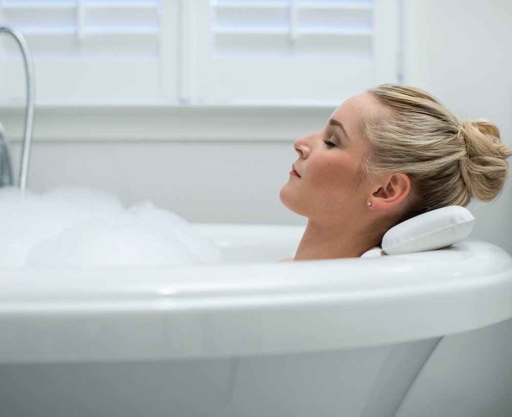 model using the pillow in a bath