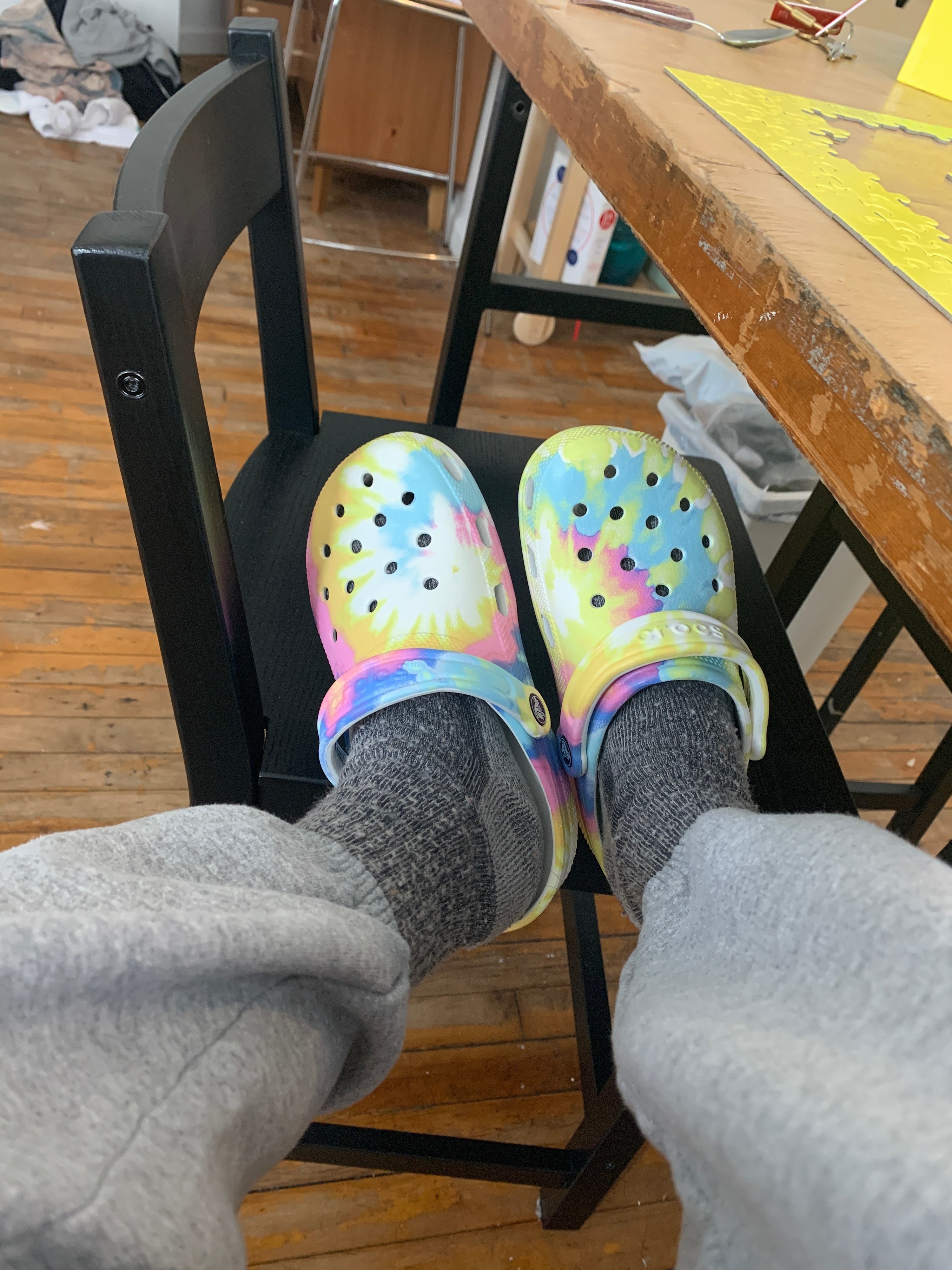 crocs on feet