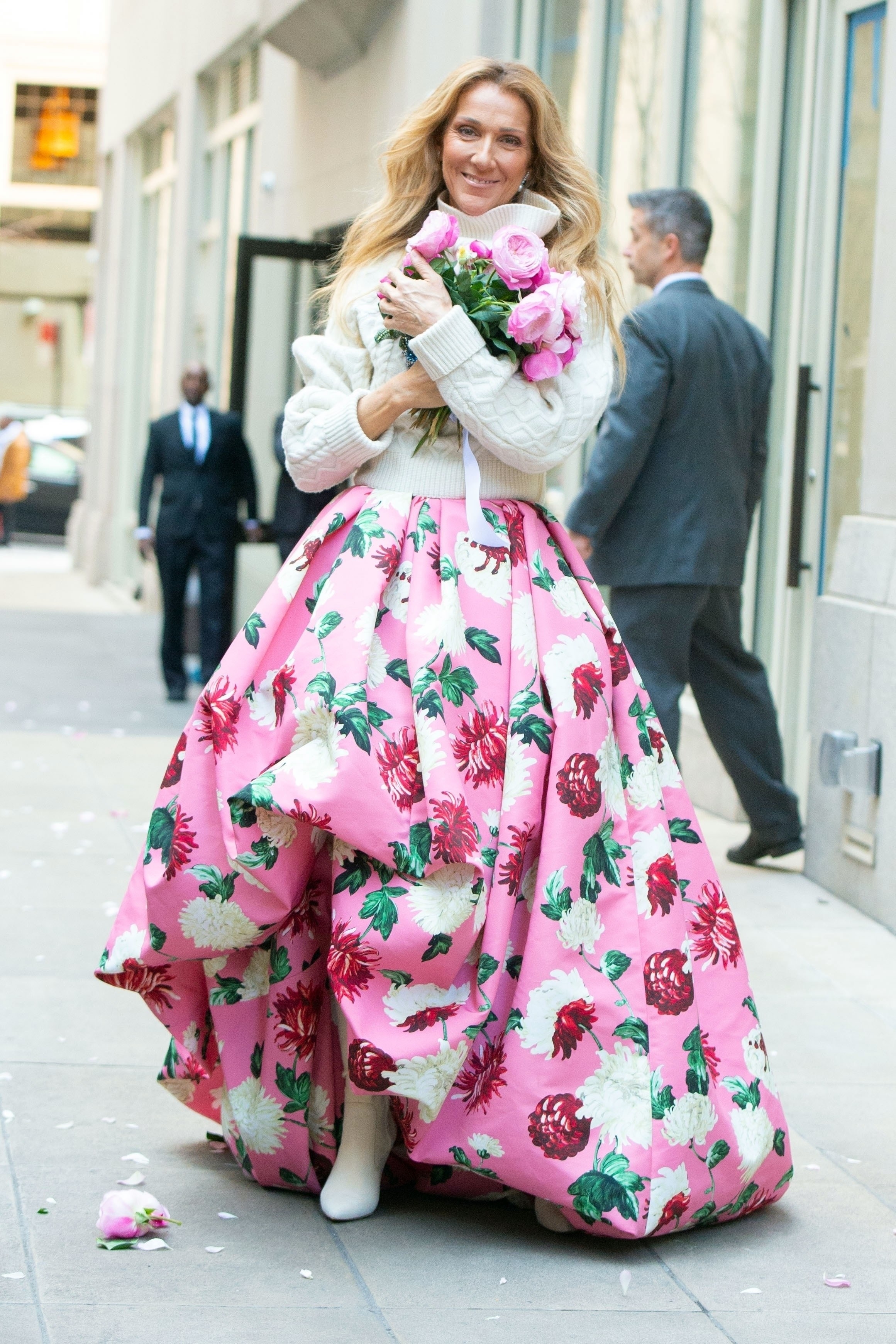 Céline Dion Posing On The Street Is Exactly What I Need Right Now