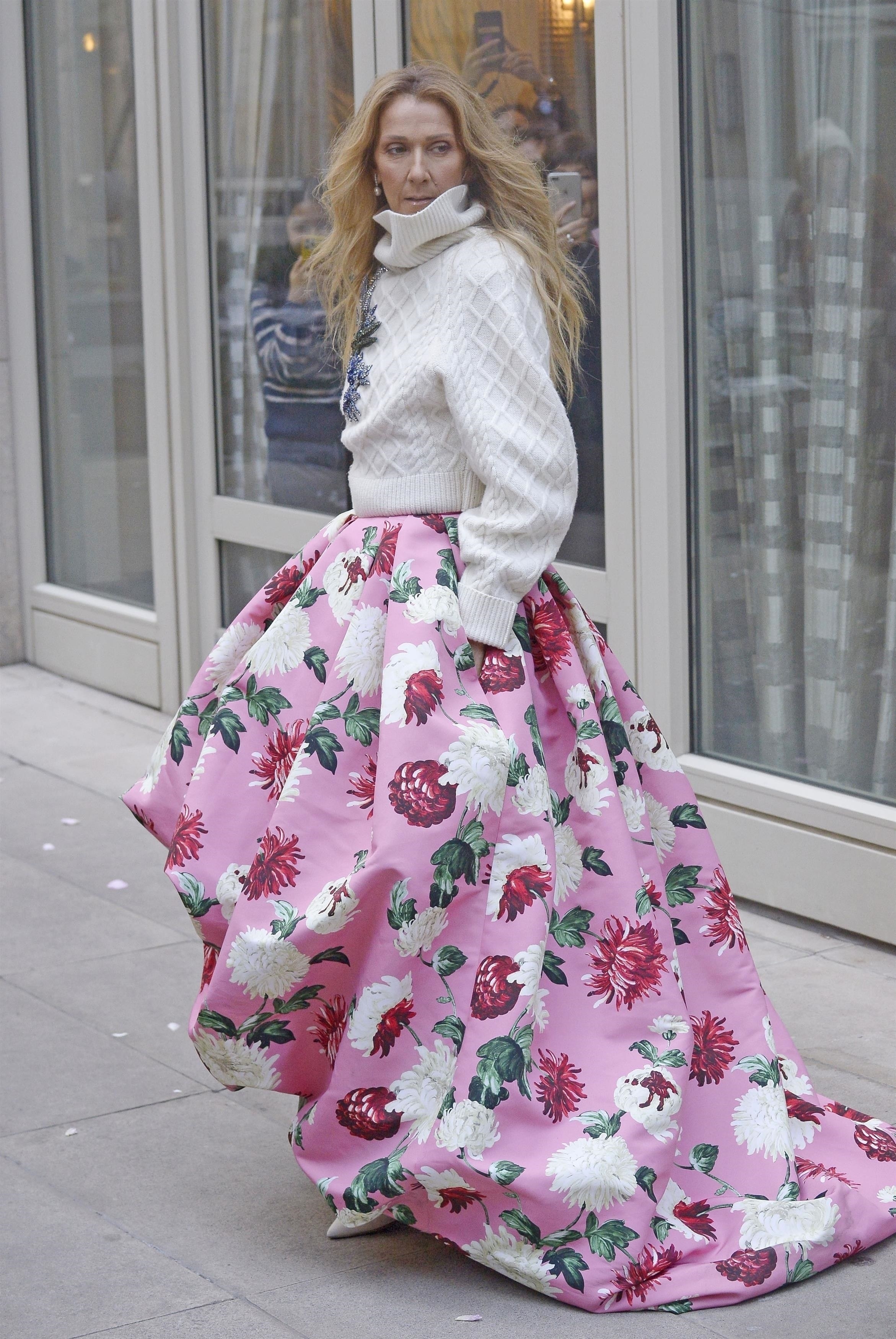 Céline Dion Posing On The Street Is Exactly What I Need Right Now