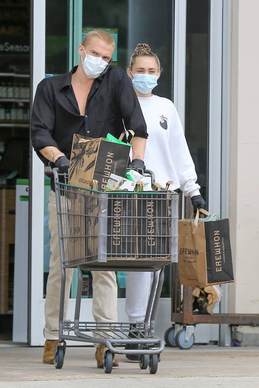 Here S What The Grocery Store Where Tons Of Celebrities Are Doing Their Pandemic Shopping Is Like