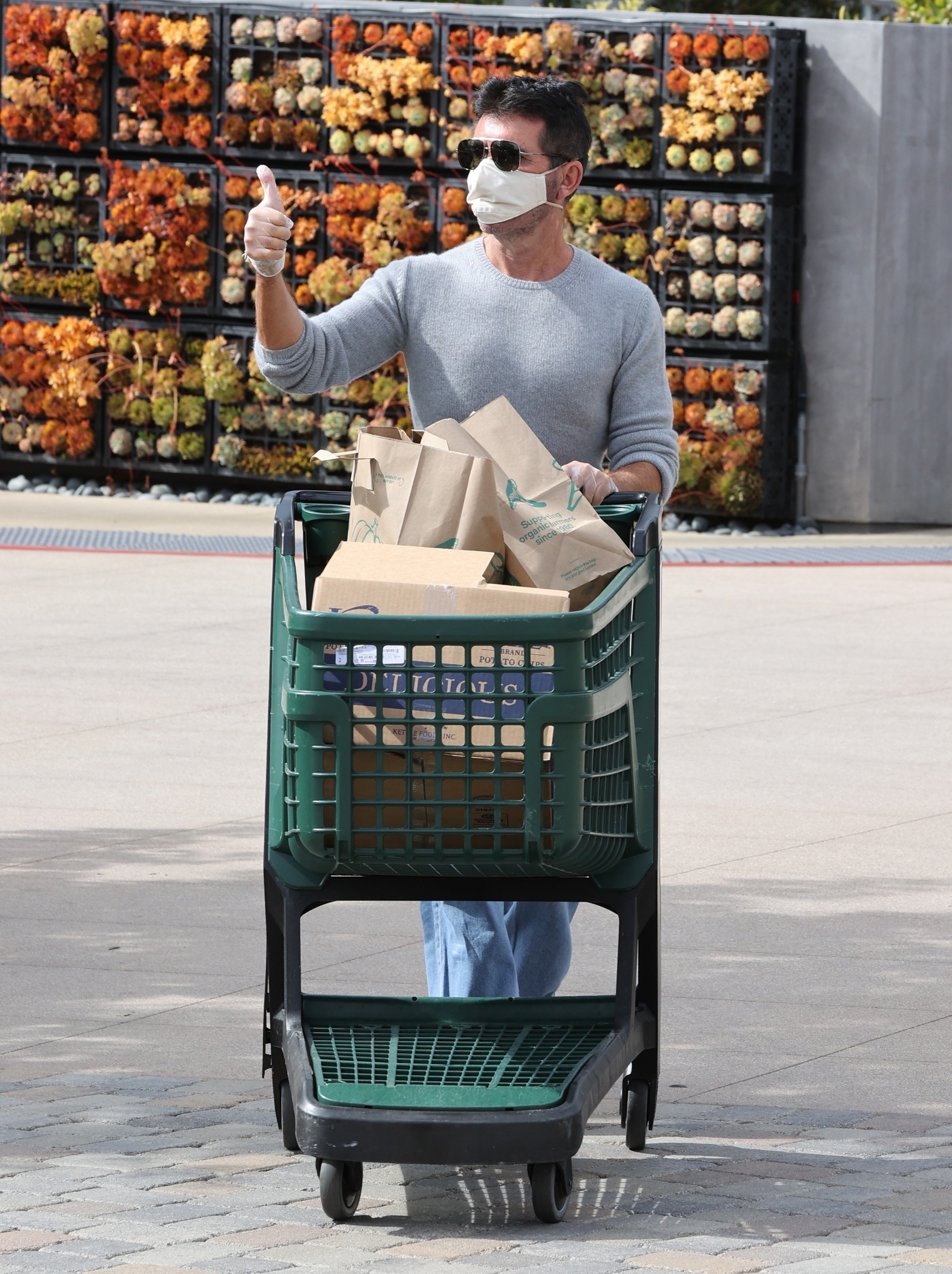 Here's What The Grocery Store Where Tons Of Celebrities Are Doing Their  Pandemic Shopping Is Like