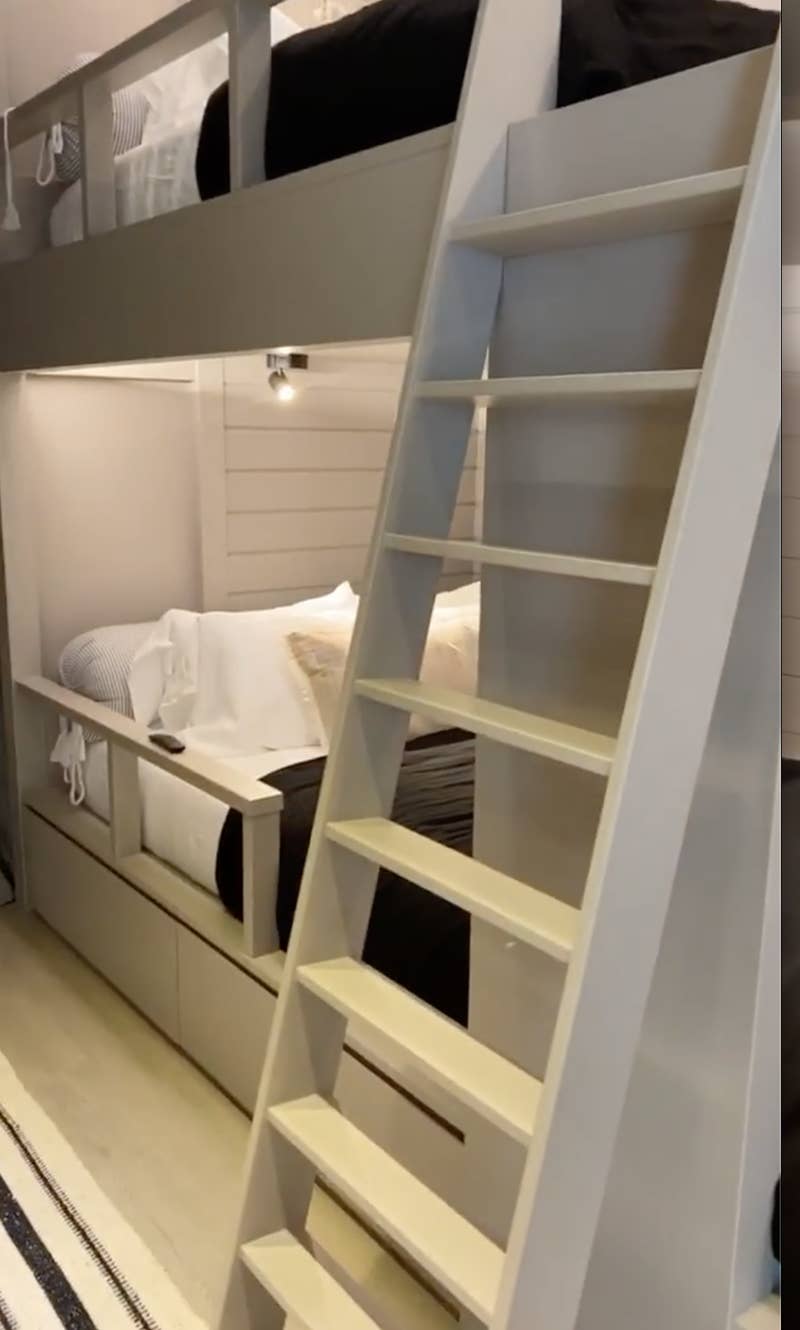 Kylie Jenner's Bougie Bunk Room, Instagram, Kylie Jenner: Insights of her Bougie Bunk Room including Bio & Net Worth