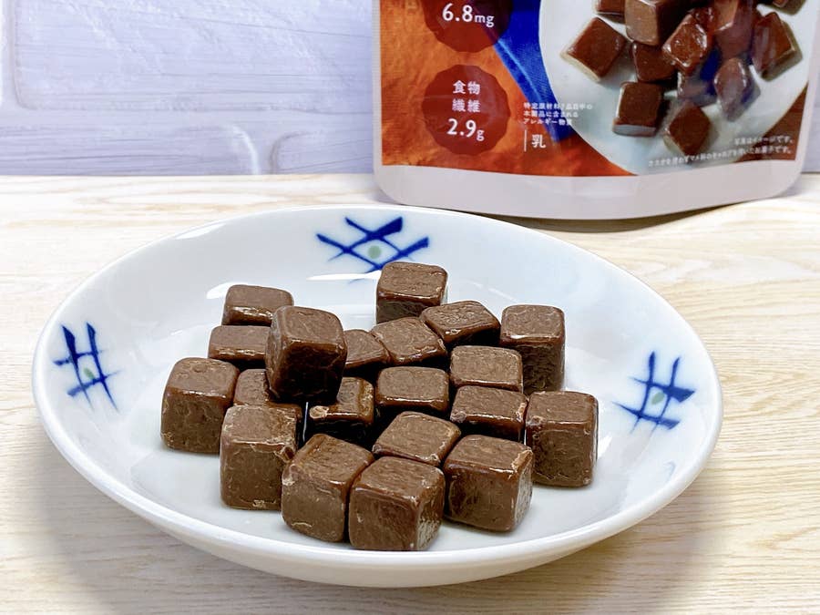 Snsで話題のローソン 不思議チョコ チョコ食感のキャラメルって感じで激うまだった