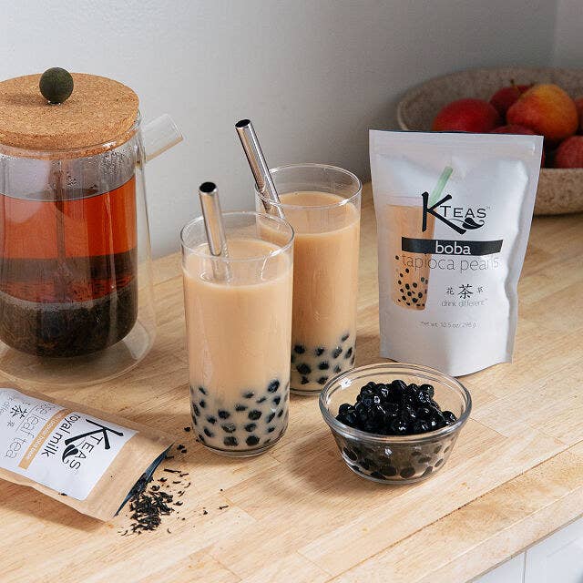 the kit with two glasses of bubble tea made 