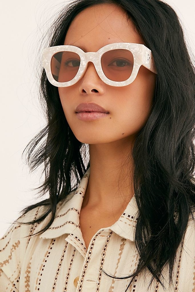 A model wearing the glasses