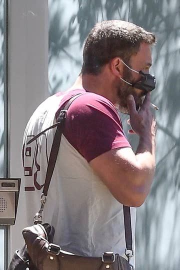 Ben Affleck Smoked A Cigarette While Wearing A Face Mask So Here Are The Pics