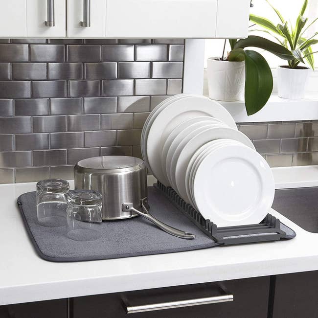 kitchen countertop with a combo dish-drying mat and pad