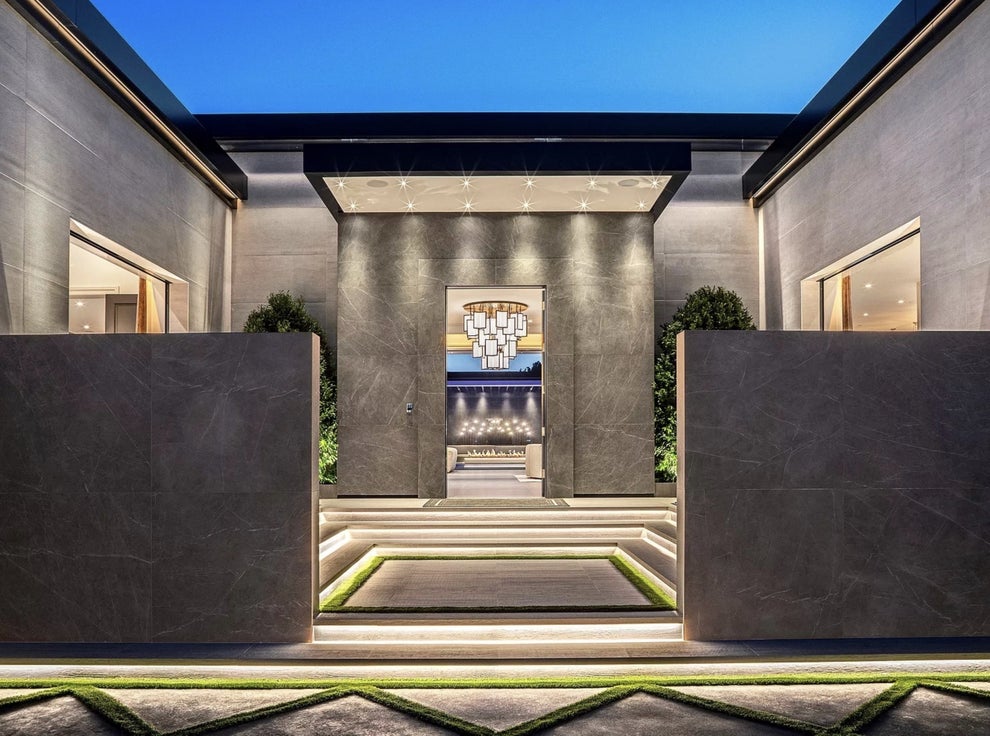 Kylie Jenner Now Lives In A 36 Million Resort Mansion And Here's What