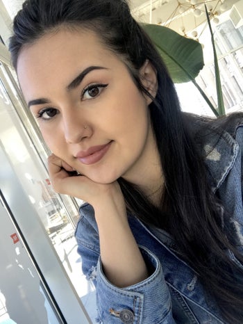 BuzzFeed Editor Kayla Suazo with clear skin 