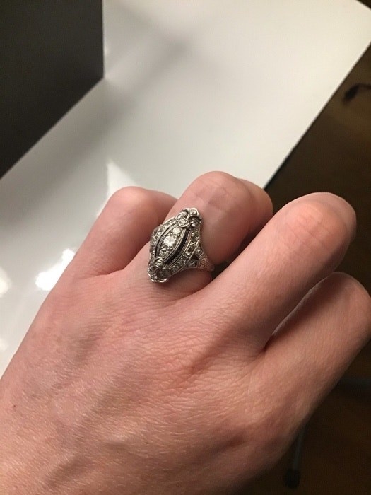 Non traditional engagement hot sale rings buzzfeed