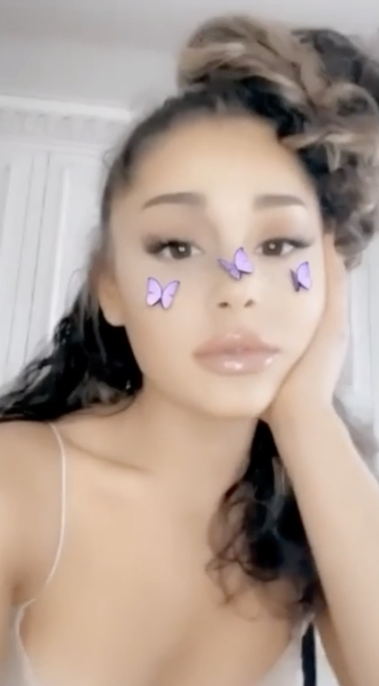 Ariana Grande Posted A Video Of Her Naturally Curly Hair In An Iconic  Ponytail And Even Her Fellow Celebs Are Shook