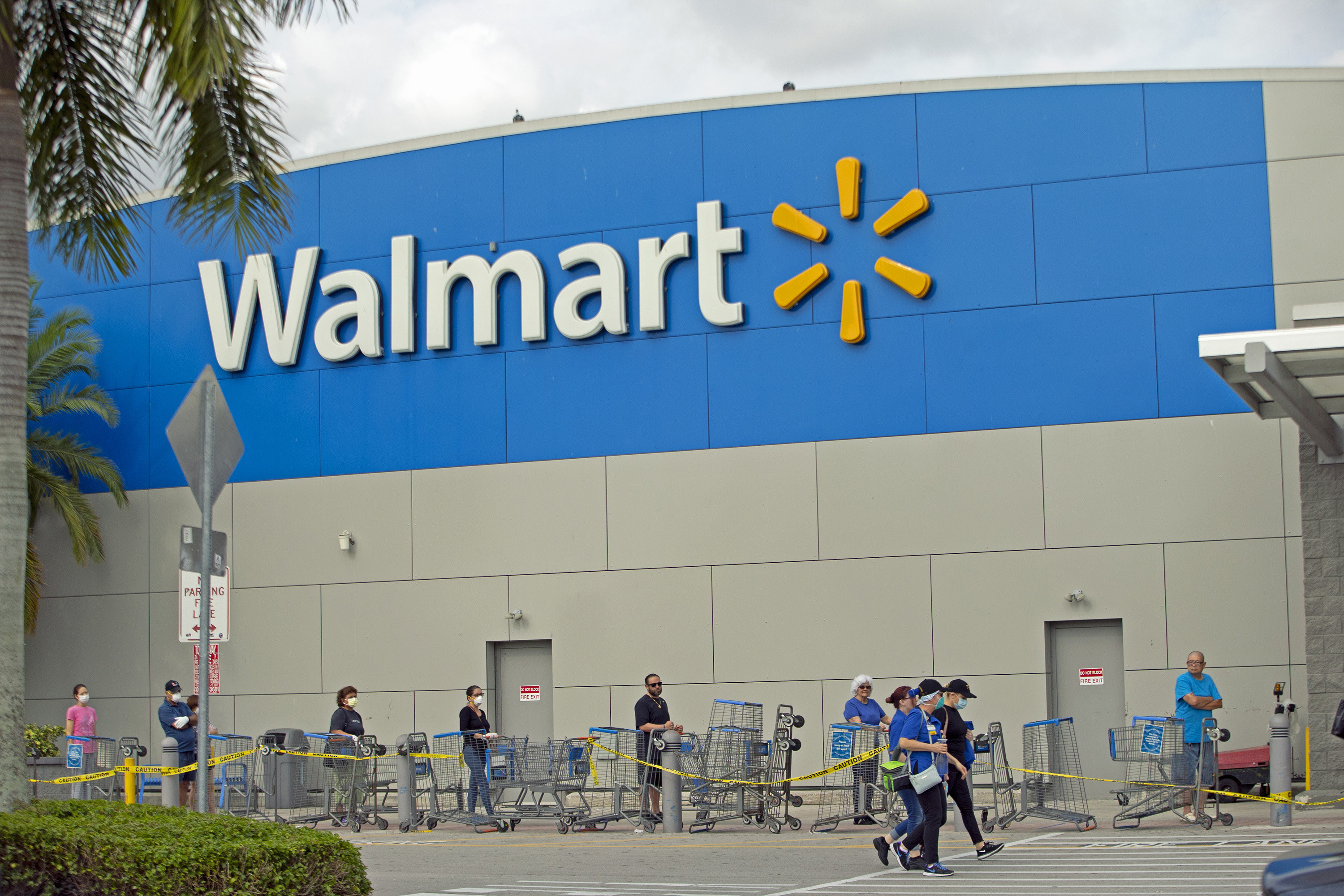 Inspectors Find Walmart Staff Not Wearing Protective Gear at Store Where 23  Employees Tested Positive for COVID-19