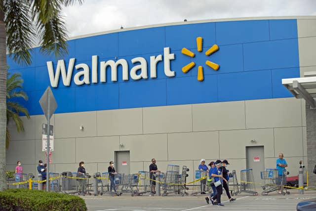 Coronavirus Walmart Employees Feel Unsafe As Their Stores Stay Open