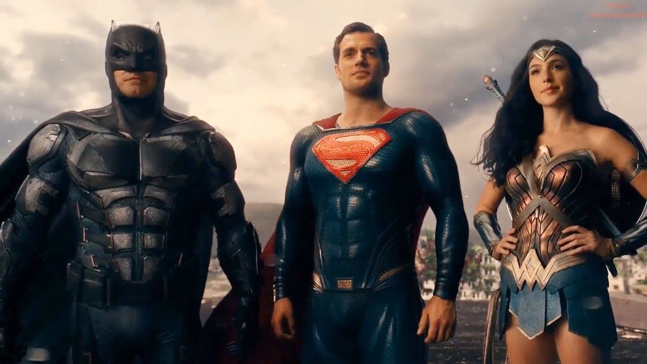 Imagem do Batman, Superman e Mulher Maravilha no filme Liga da Justiça.