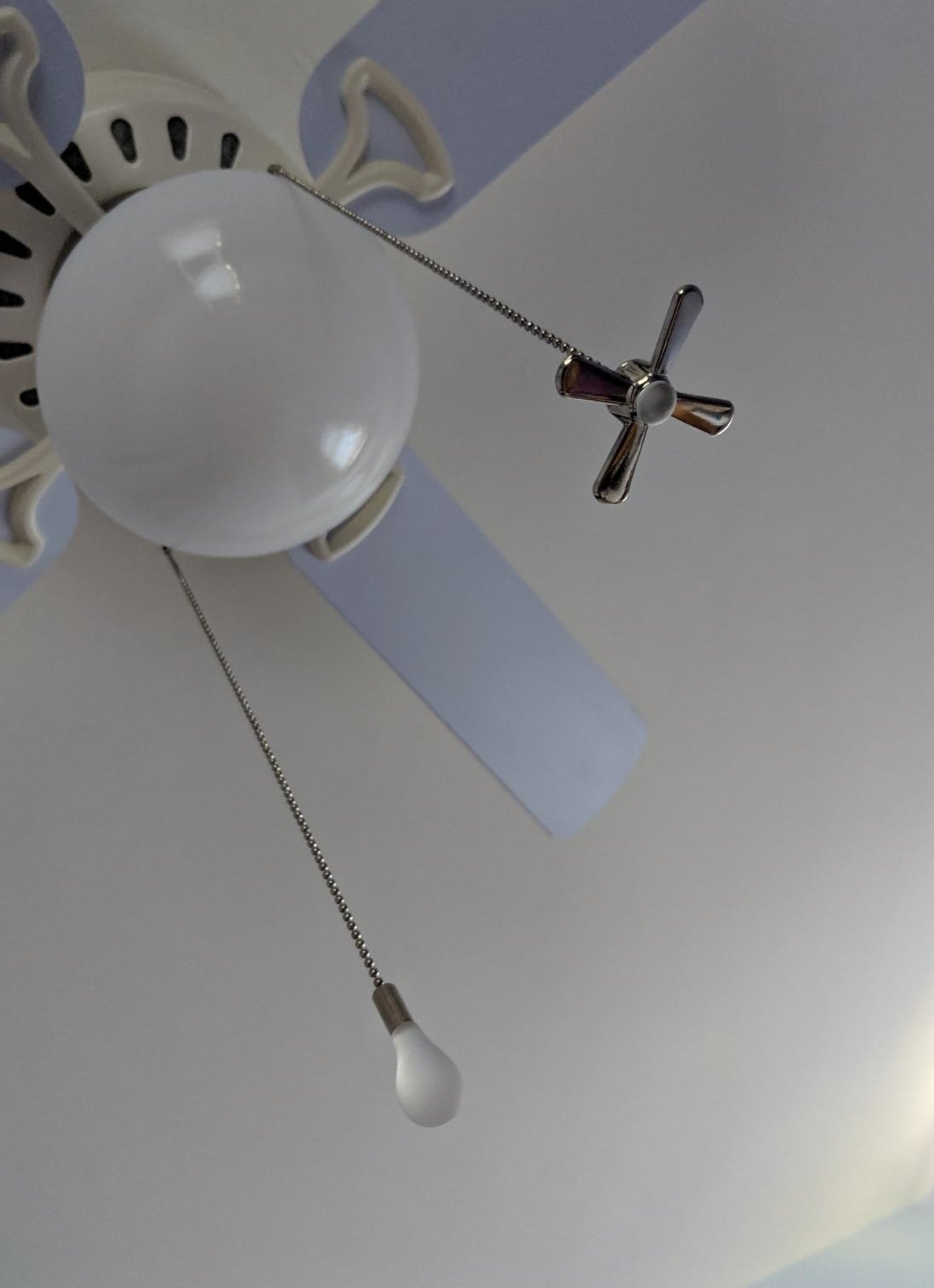 reviewer photo of ceiling fan with two silver chains