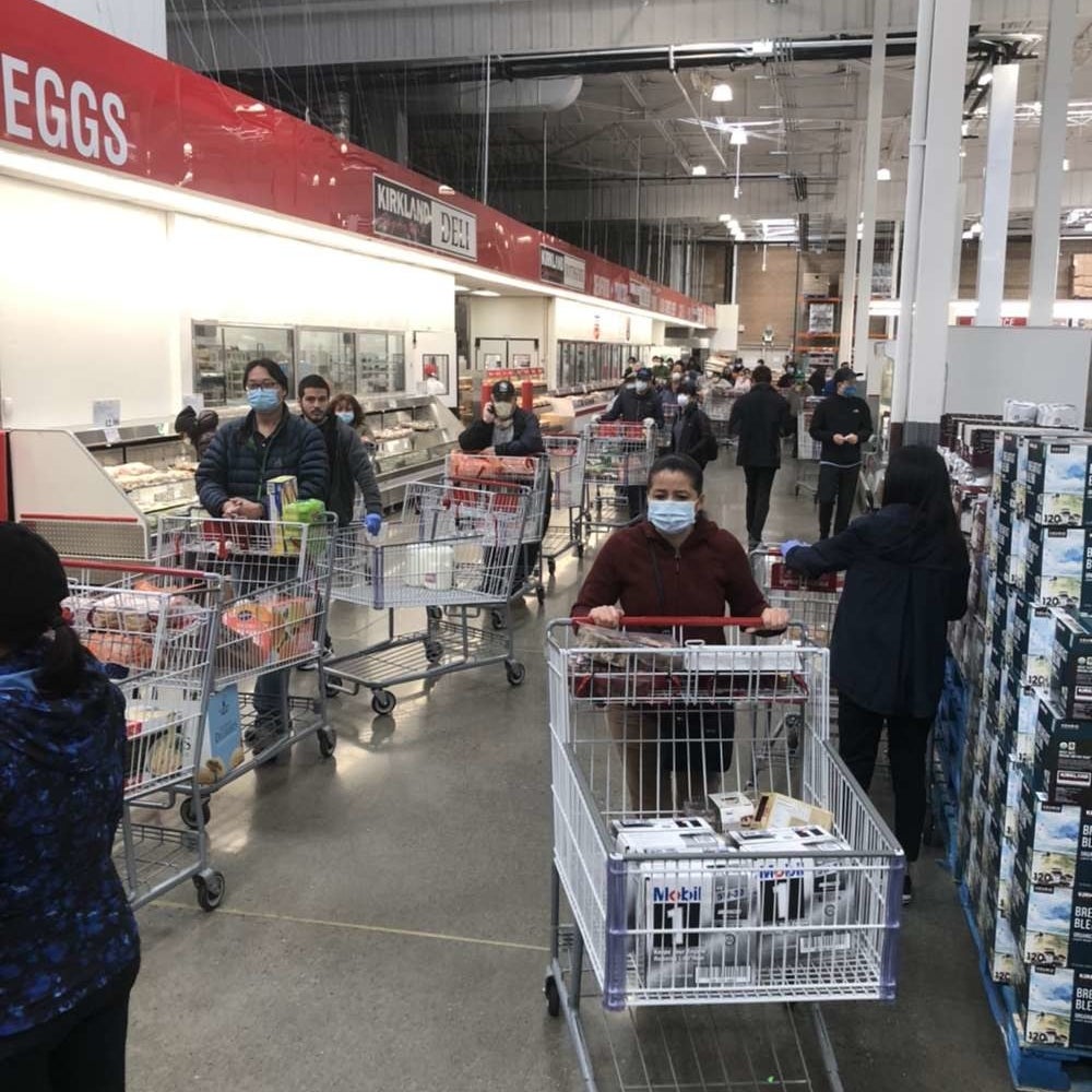 Inside Costco Wholesale store with customer shopping during Coronavirus  outbreak pandemic – Stock Editorial Photo © trongnguyen #362308944