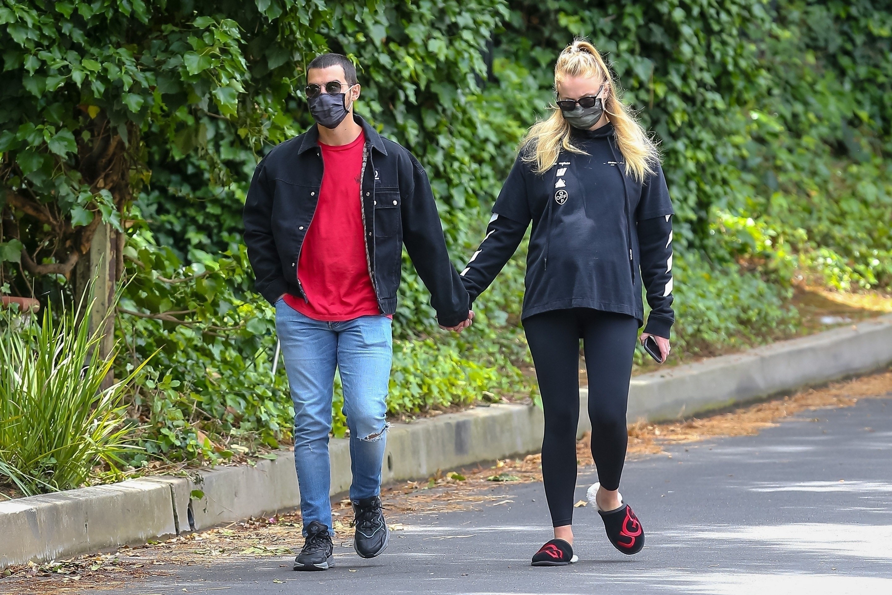 Joe Jonas & Sophie Turner Get Some Fresh Air Together Amid Quarantine in  LA: Photo 4458905, Joe Jonas, Pregnant Celebrities, Sophie Turner Photos