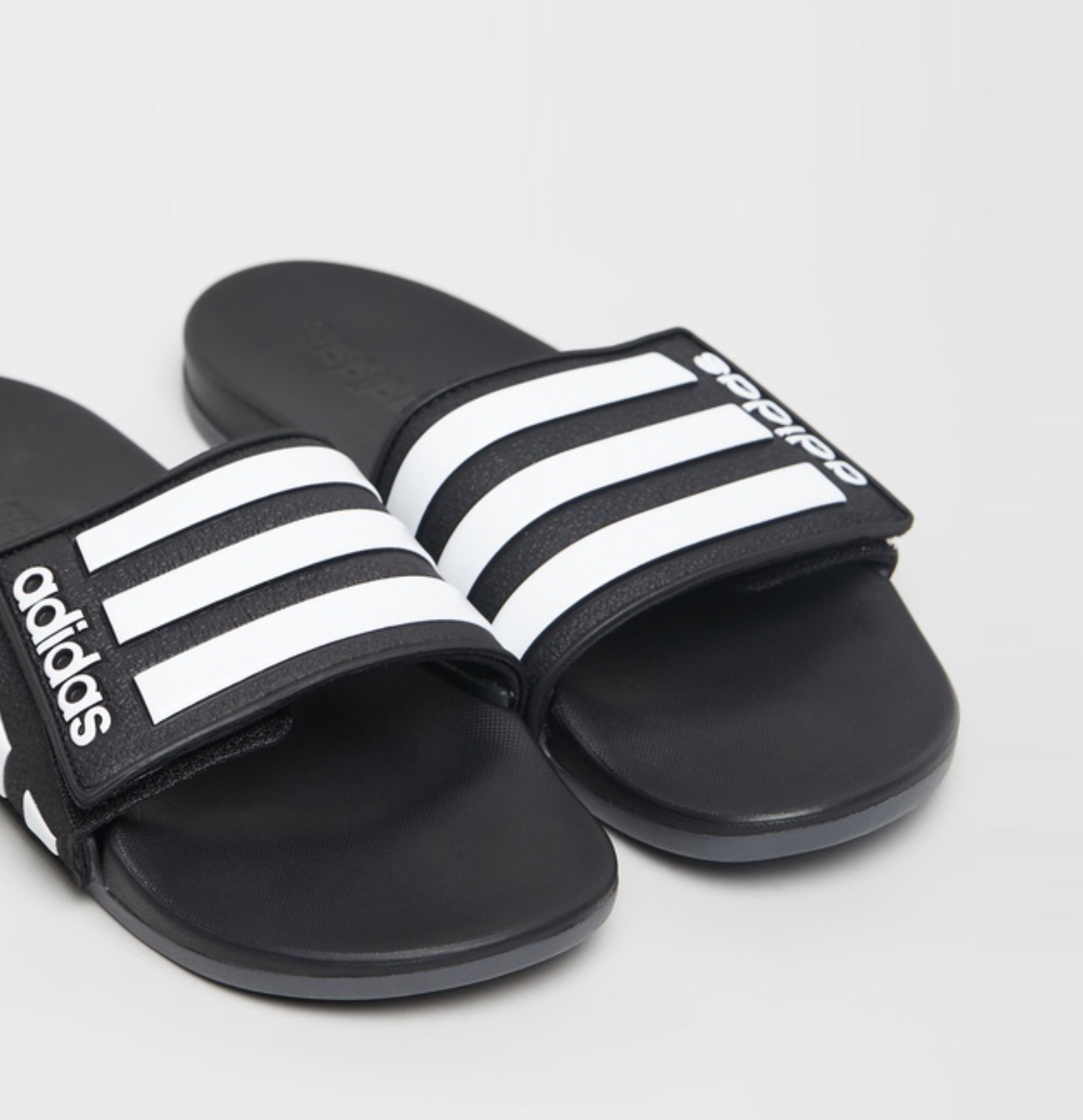 my adidas slides smell