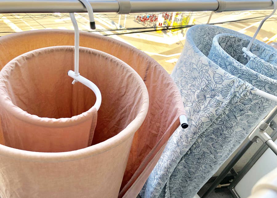 狭いベランダでも洗濯干しスペース増 大きなシーツも省スペースですぐ乾くハンガーが圧倒的に便利だった