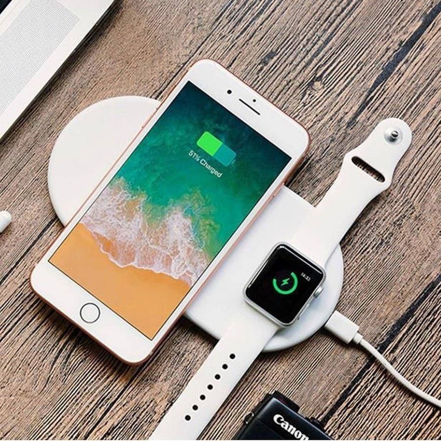 2in1充電器で机の上をすっきりとさせたい