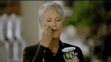 Jamie Lee Curtis S Response To A Twitter User Calling Her Broke Is In A Word Iconic