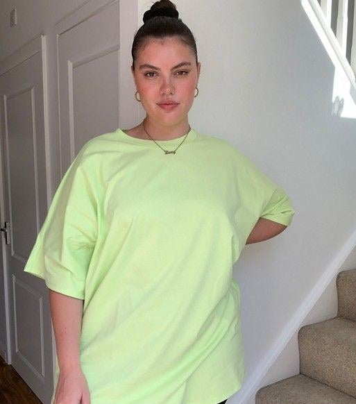 A model wearing the oversized T-shirt