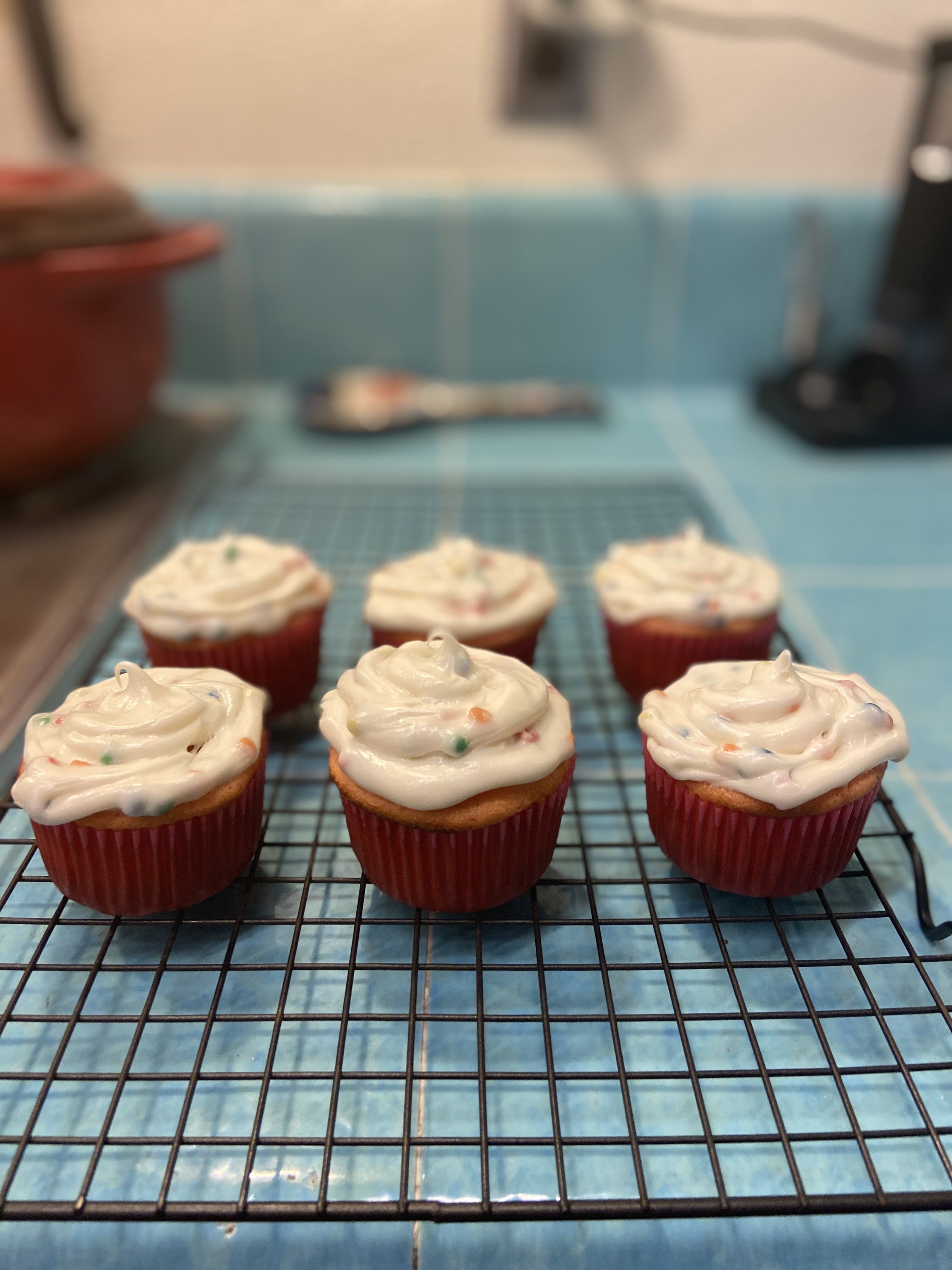 This Super Cheap Baker's Trick Makes Homemade Cupcakes Look So Fancy