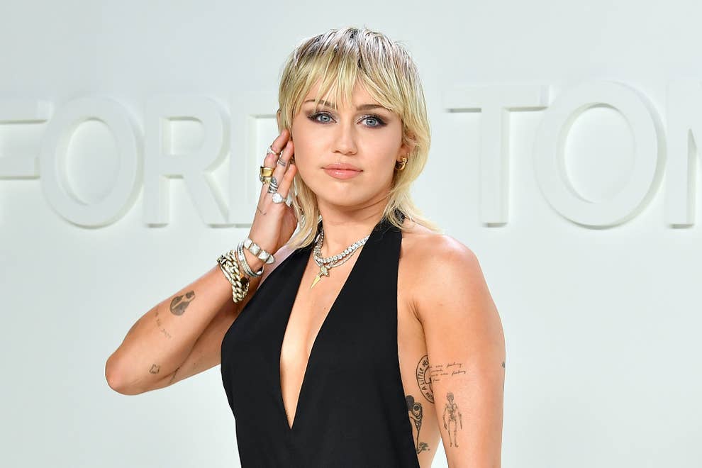 Miley Cyrus Debuts New Quarantine Haircut And It S A Full Mullet