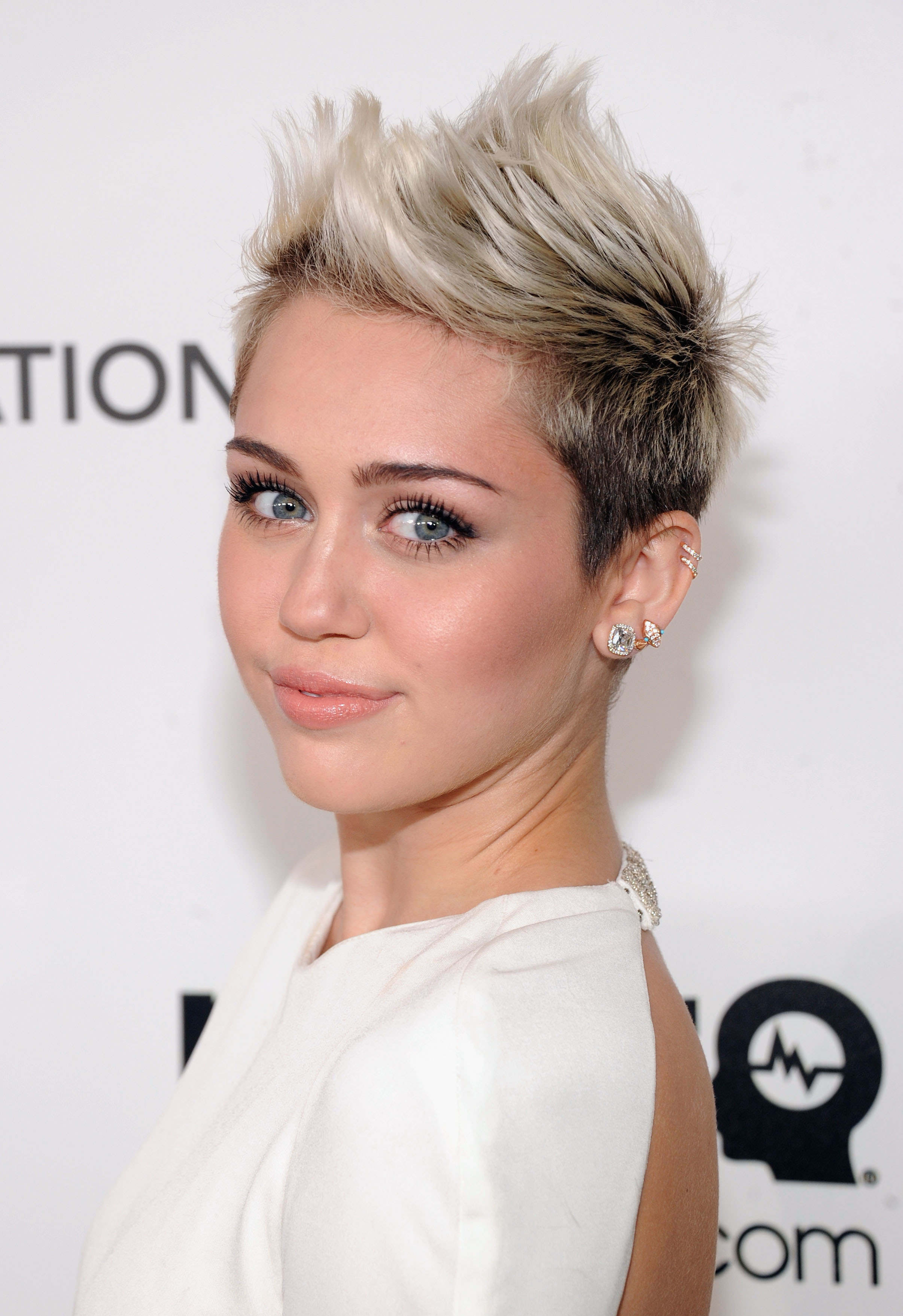 Miley Cyrus flaunts her boobs at The Hunger Games premiere with Liam  Hemsworth - Mirror Online