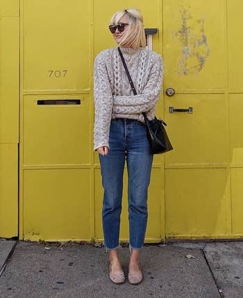 BuzzFeed Editor Melanie Aman wearing the dark blue jeans