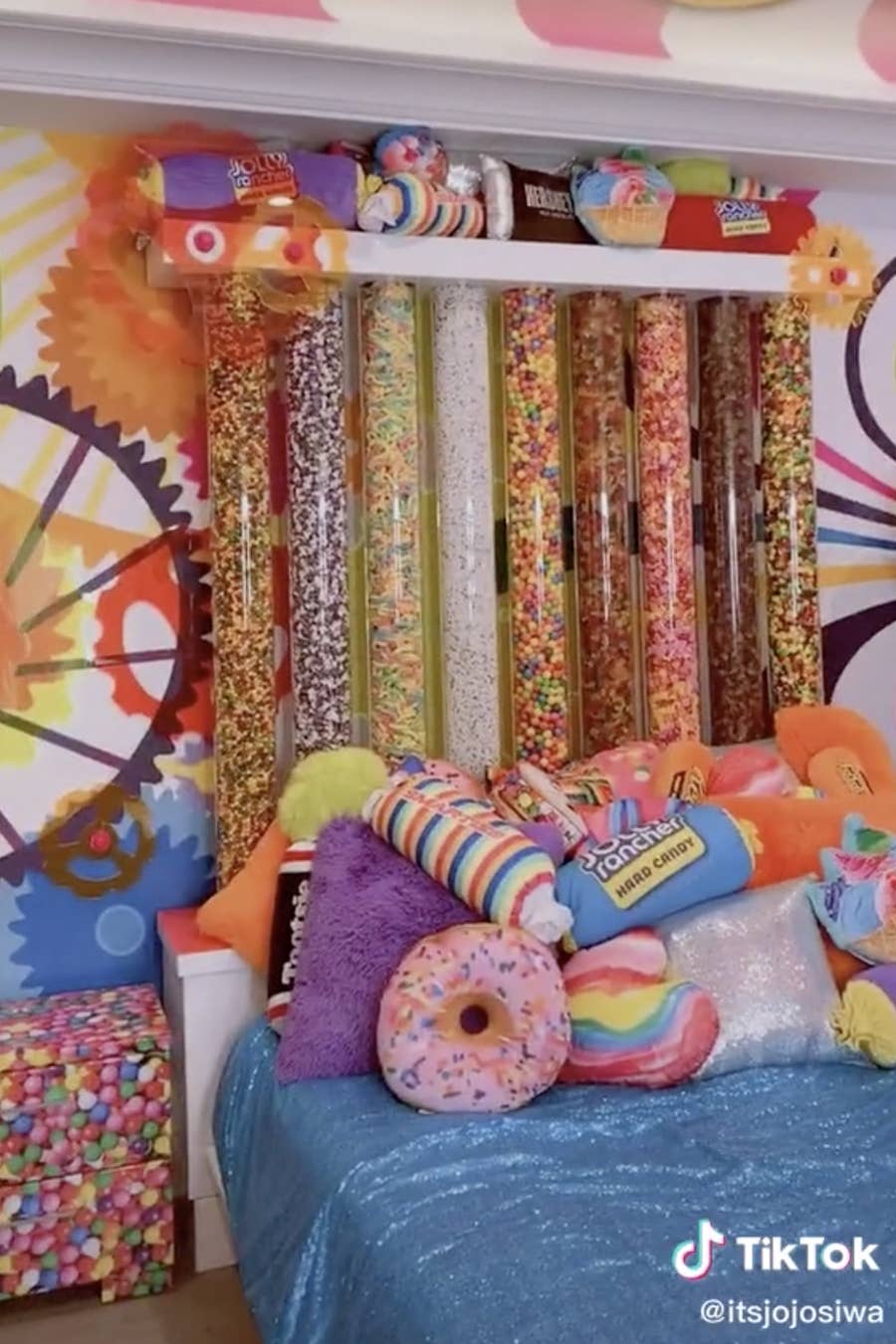 Jojo Siwa Shows Off Candy Themed Bedroom On Tiktok