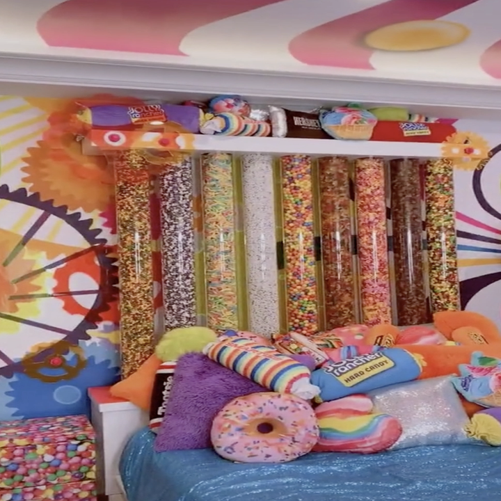 JoJo Siwa Shows Off CandyThemed Bedroom On TikTok