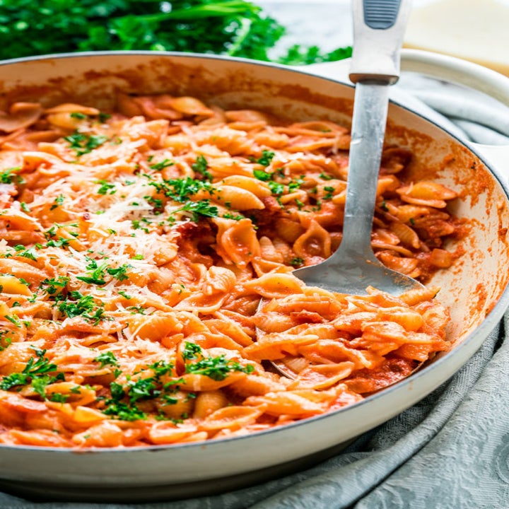 A big heaping bowl of penne with vodka sauce, ready to be served.