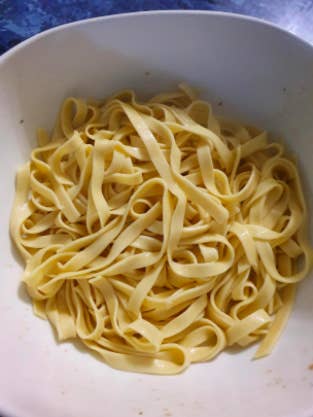 same reviewer's pic of fettuccine noodles on plate