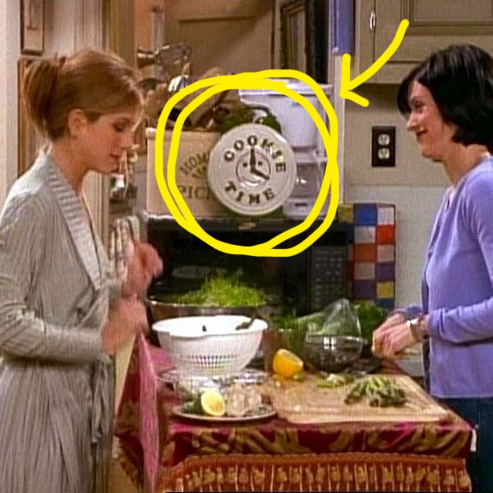 Matthew Perry gave Lisa Kudrow the cookie time jar from Friends