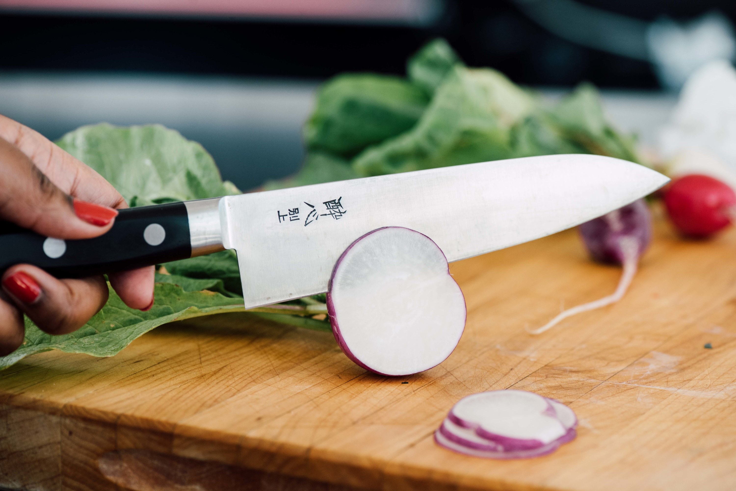 Knife cutting into onion 