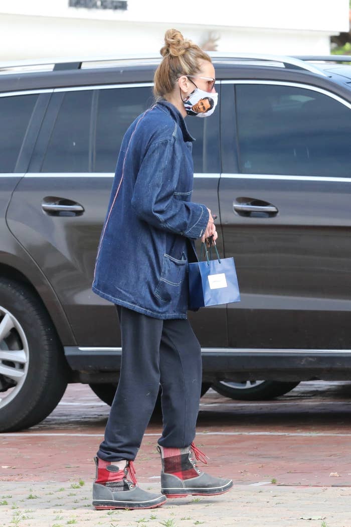 Julia Roberts Uses Her Husband S Face For Her Cell Phone Wallpaper