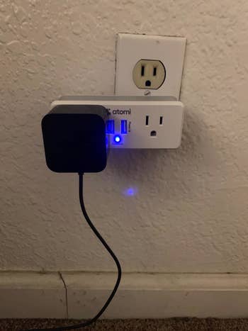 A reviewer pic of the same device and outlet, but the blue light is significantly dimmed