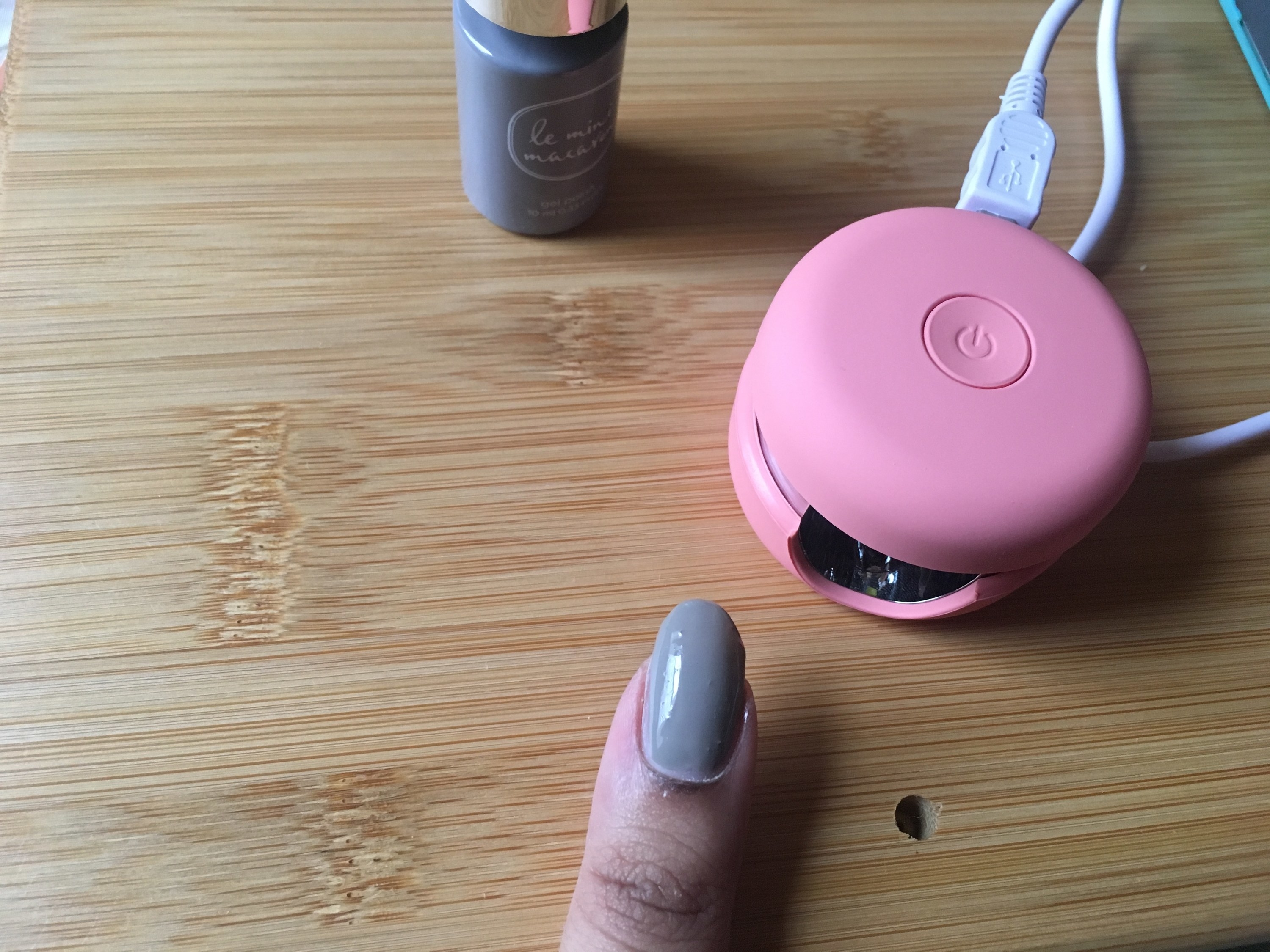 Le Mini Macaron Gel Manicure Set Review: I Got A Gorgeous Mani In Less Than  10 Minutes