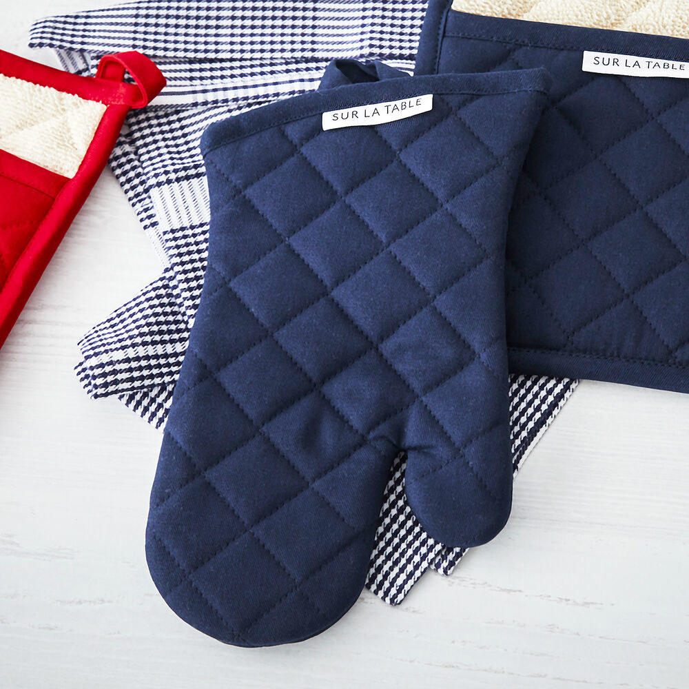 the navy blue quilted oven mitt
