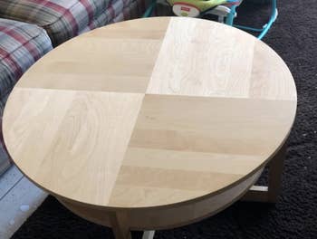 reviewer pic of wooden table after using cleaning sponges