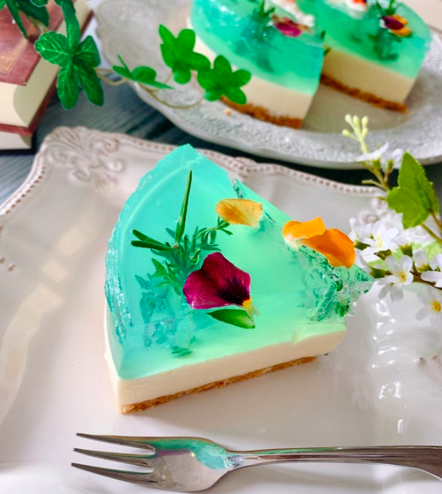 モネの池 を自宅で 錦鯉が泳ぐ 初夏にぴったりなケーキがこちら Buzzfeed Japan おうちで話題の観光地を しかも食べられち ｄメニューニュース Nttドコモ