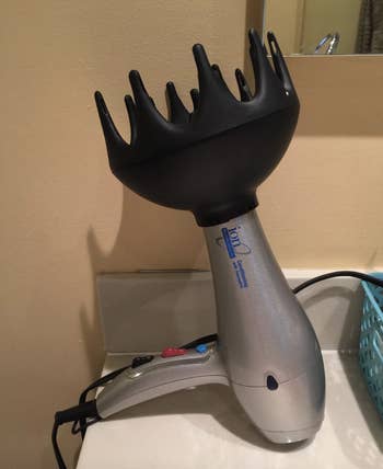 the black diffuser attached to a blow dryer 
