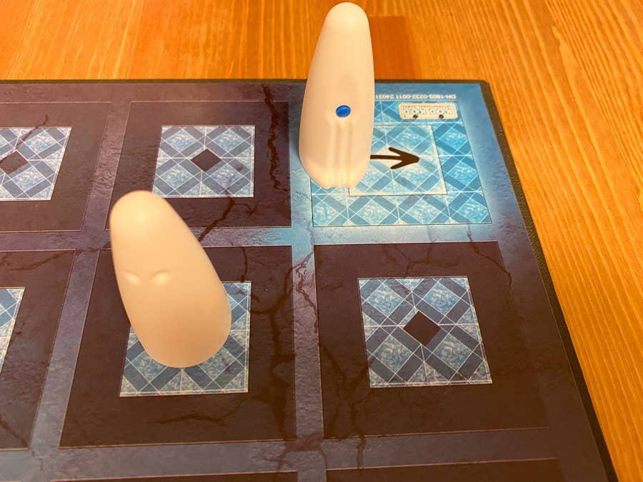 おうち時間に 2人用ボードゲーム ガイスター がお手軽なのに奥深くて楽しい
